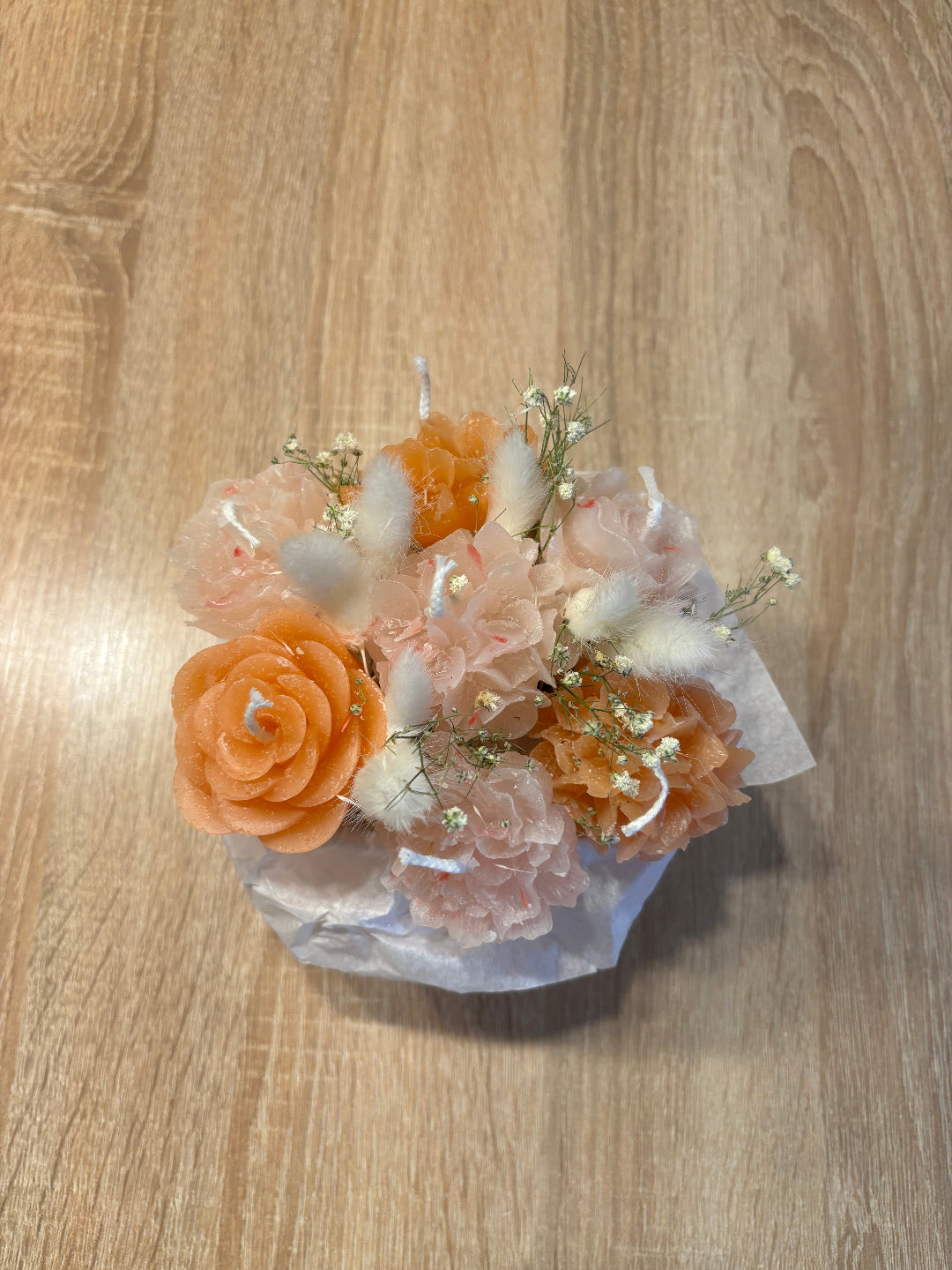Blumenkerzen, die gemeinsam in eine Box gesteckt werden und somit aussehen wie ein Strauß