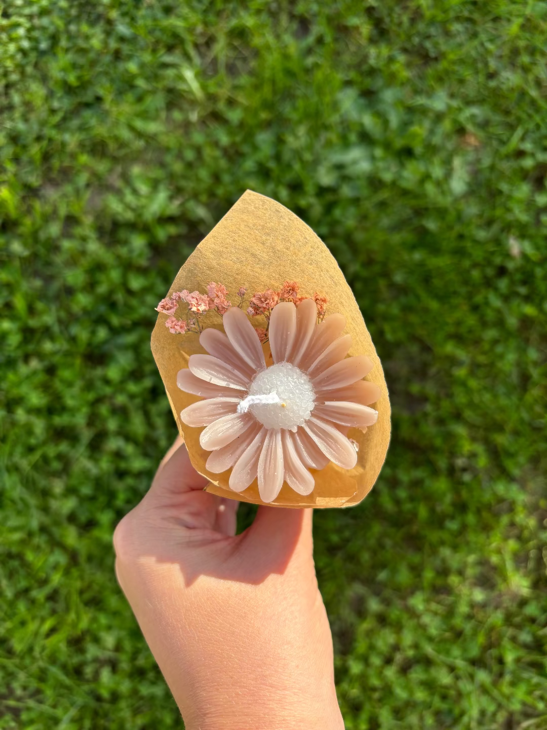 Kerze, die aussieht wie eine Gänseblume
